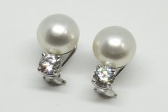 Platinum & Pearl Earrings