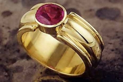 18K Gold & Red Spinel Ring