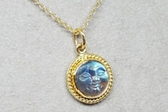 Moon pendant and cable chain