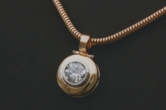 Diamond pendant necklace