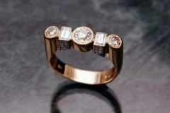 Diamond and yellow gold ring