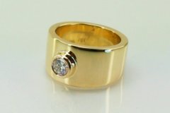 Wide Gold Ring & Diamond